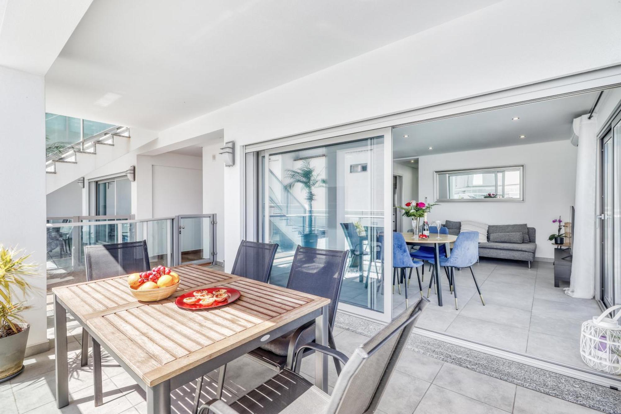 Ocean Chic By The Apartamento